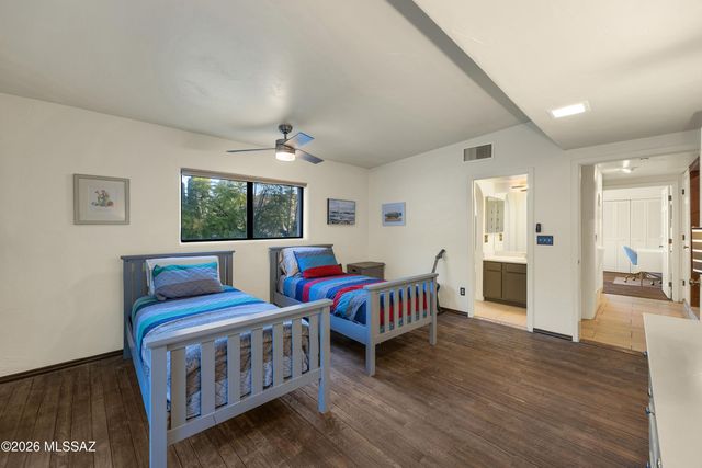 4911 E Oakmont Drive, Tucson, AZ 85718