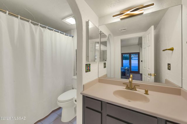 4911 E Oakmont Drive, Tucson, AZ 85718