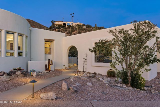 4911 E Oakmont Drive, Tucson, AZ 85718