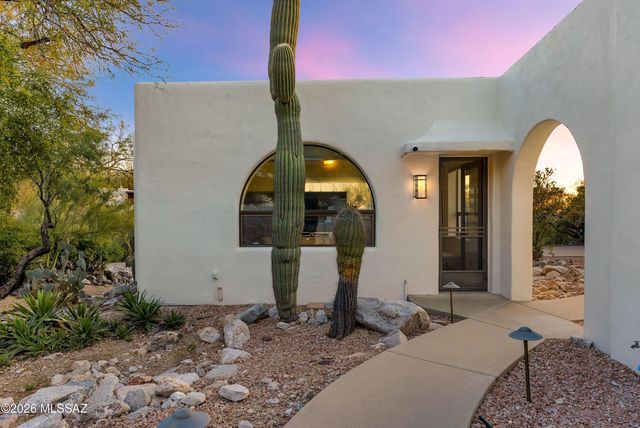 4911 E Oakmont Drive, Tucson, AZ 85718