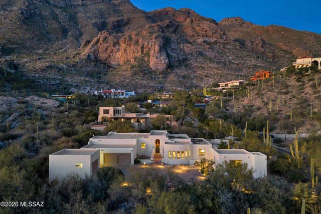 4911 E Oakmont Drive, Tucson, AZ 85718