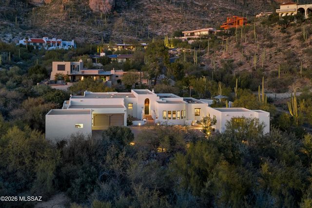 4911 E Oakmont Drive, Tucson, AZ 85718