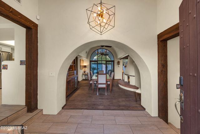 4911 E Oakmont Drive, Tucson, AZ 85718