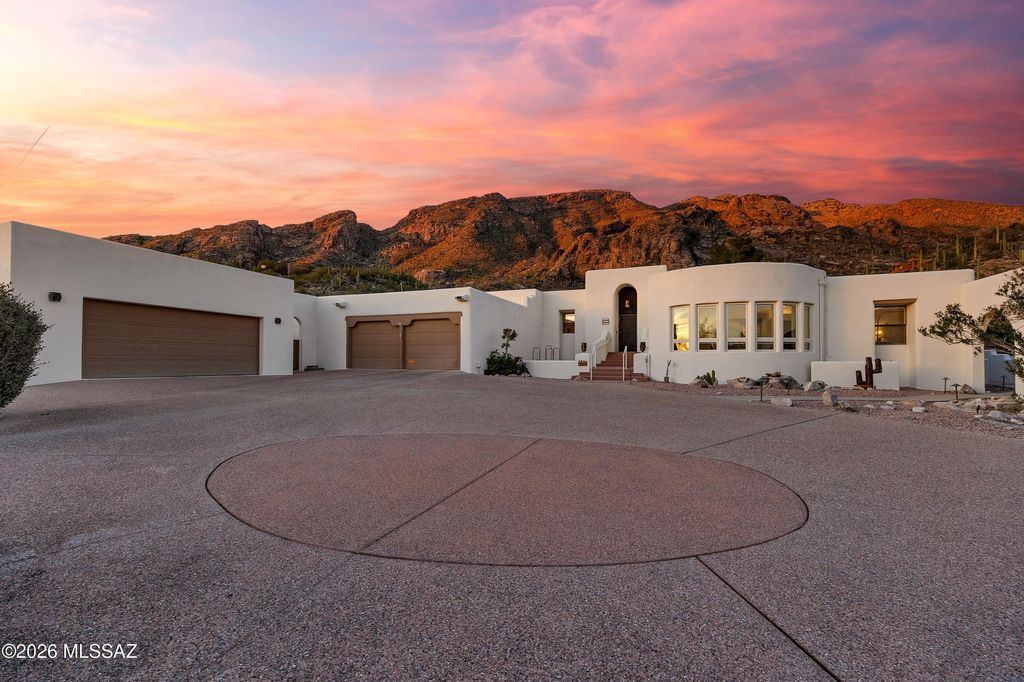 4911 E Oakmont Drive, Tucson, AZ 85718