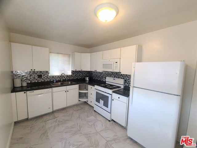 18133 Lull Street, Reseda, CA 91335