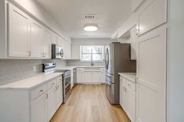 9053 S Highway 171, Grandview, TX 76050