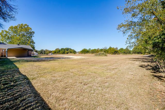 9053 S Highway 171, Grandview, TX 76050
