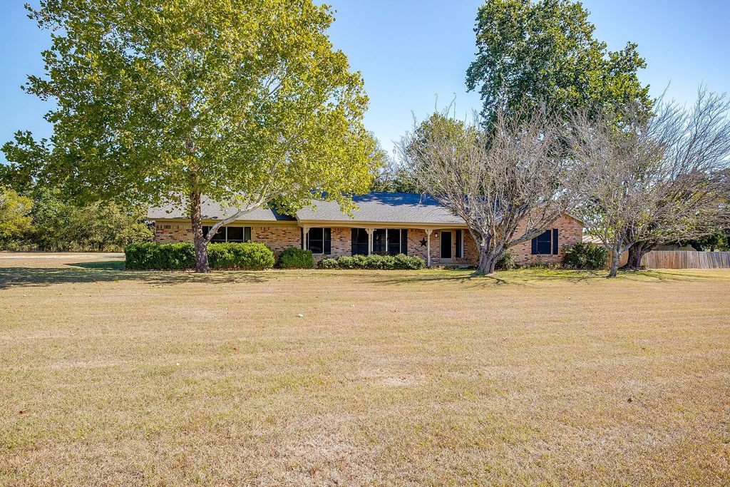 9053 S Highway 171, Grandview, TX 76050
