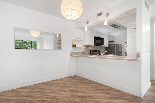 3223 BENEVA ROAD 101, Sarasota, FL 34232