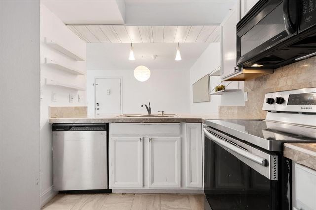 3223 BENEVA ROAD 101, Sarasota, FL 34232