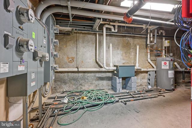 833 N MARKET ST, Wilmington, DE 19801