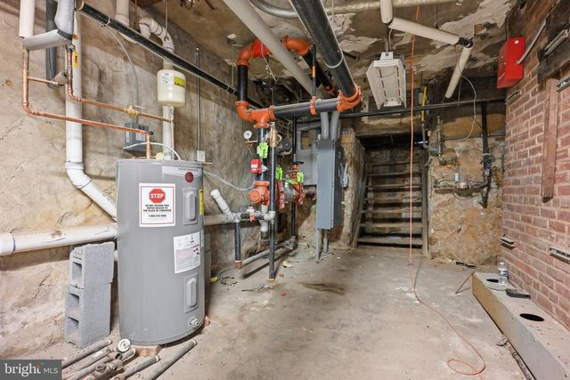 833 N MARKET ST, Wilmington, DE 19801