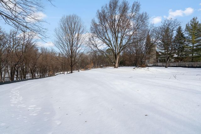 17945 Breezy Point Road, Wayzata, MN 55391