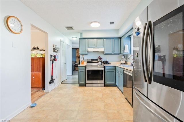 5876 Beechwalk DR, Virginia Beach, VA 23464