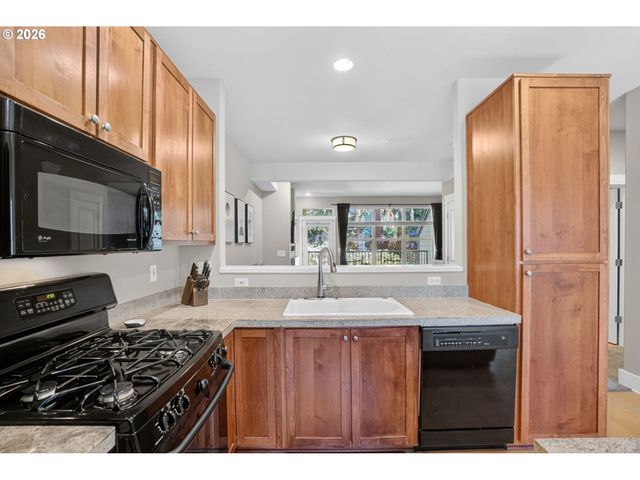 2014 Ne 50TH Way, Hillsboro, OR 97124