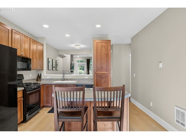 2014 Ne 50TH Way, Hillsboro, OR 97124