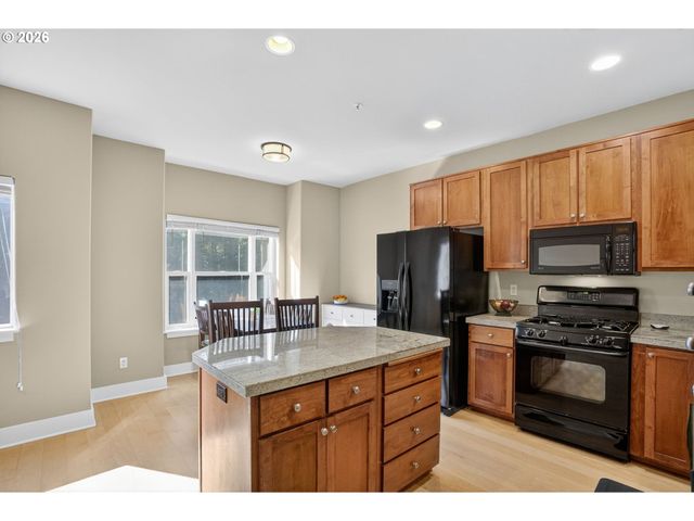 2014 Ne 50TH Way, Hillsboro, OR 97124