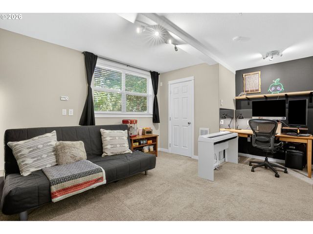 2014 Ne 50TH Way, Hillsboro, OR 97124