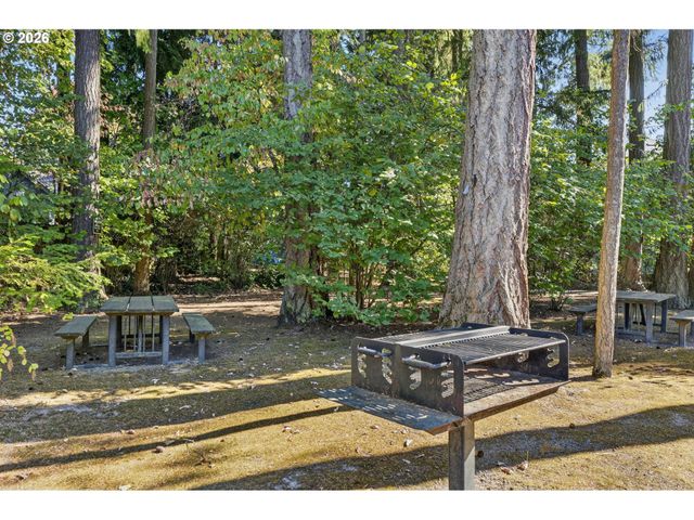 2014 Ne 50TH Way, Hillsboro, OR 97124