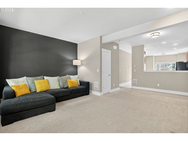 2014 Ne 50TH Way, Hillsboro, OR 97124