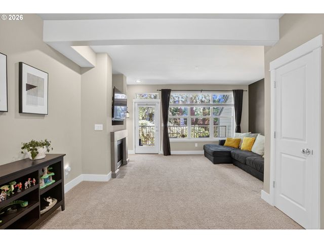 2014 Ne 50TH Way, Hillsboro, OR 97124