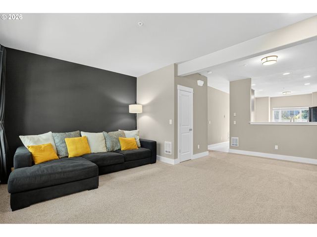 2014 Ne 50TH Way, Hillsboro, OR 97124