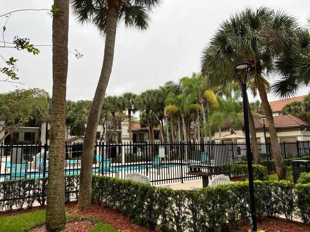 640 S Park Road 14-4, Hollywood, FL 33021