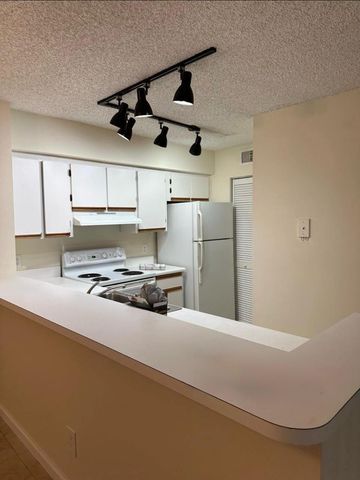 640 S Park Road 14-4, Hollywood, FL 33021