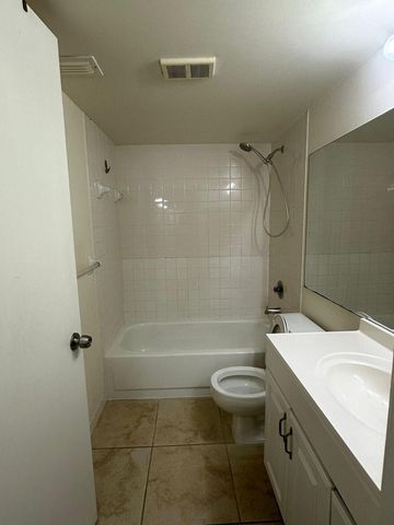 640 S Park Road 14-4, Hollywood, FL 33021