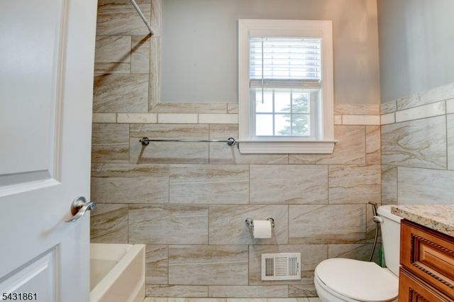 657 Jefferson Ave, Elizabeth City, NJ 07201