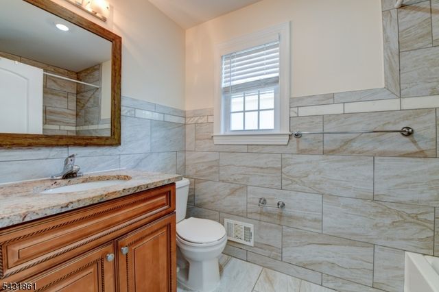 657 Jefferson Ave, Elizabeth City, NJ 07201