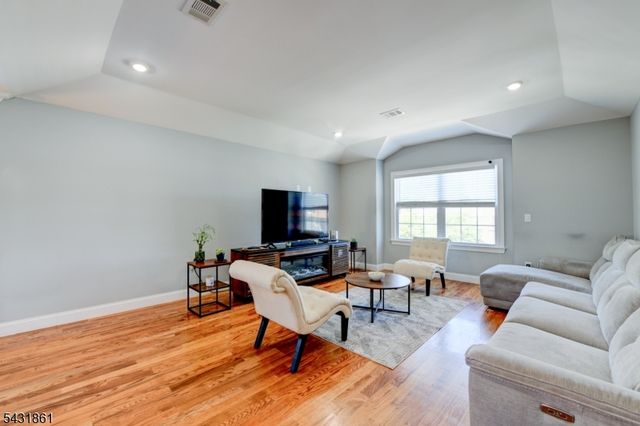 657 Jefferson Ave, Elizabeth City, NJ 07201
