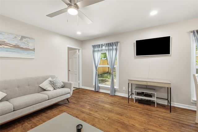 4308 Donnelly Avenue, Fort Worth, TX 76107