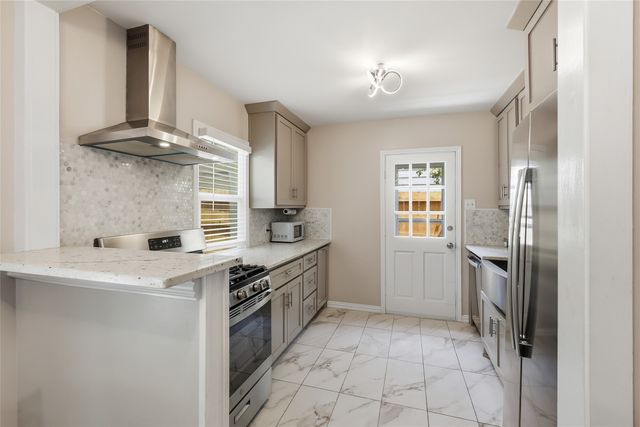 4308 Donnelly Avenue, Fort Worth, TX 76107