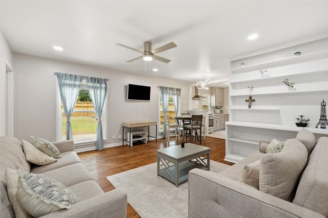 4308 Donnelly Avenue, Fort Worth, TX 76107