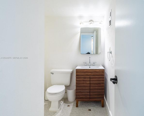 6900 Bay Drive 6H, Miami Beach, FL 33141