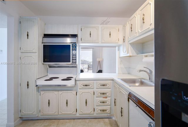6900 Bay Drive 6H, Miami Beach, FL 33141