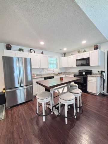 8 Bland Street, Mayesville, SC 29104