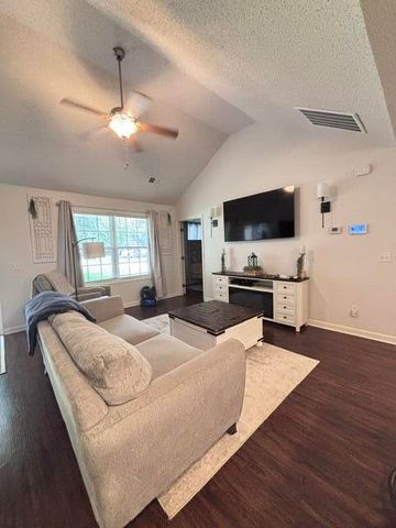 8 Bland Street, Mayesville, SC 29104