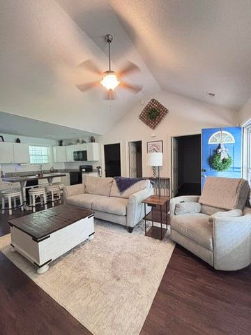 8 Bland Street, Mayesville, SC 29104