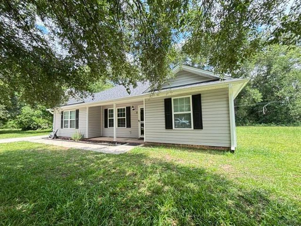 8 Bland Street, Mayesville, SC 29104