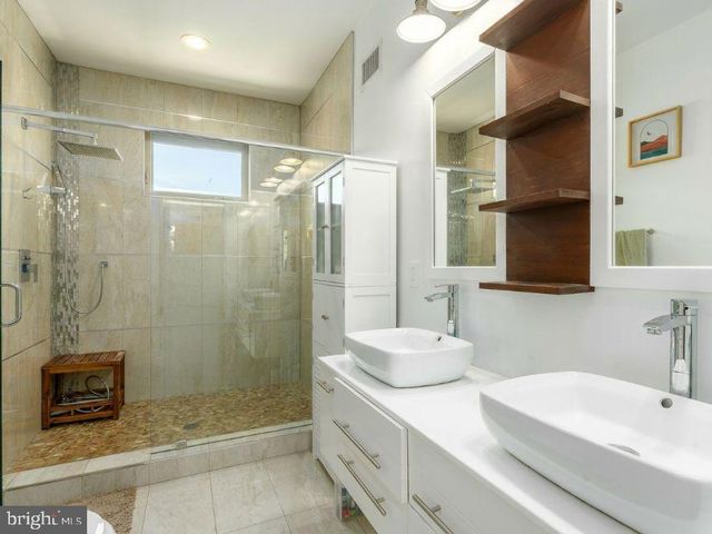 1352 N PALETHORP ST, Philadelphia, PA 19122