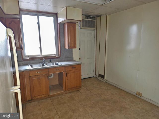 2107 CLIFTWOOD AVE, Baltimore, MD 21213