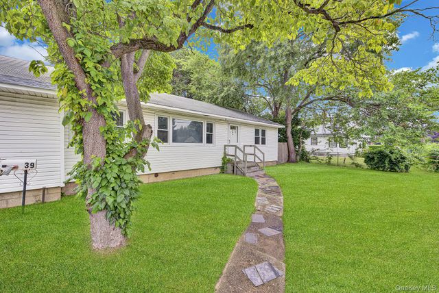 39 3rd Avenue, Westbury, NY 11590