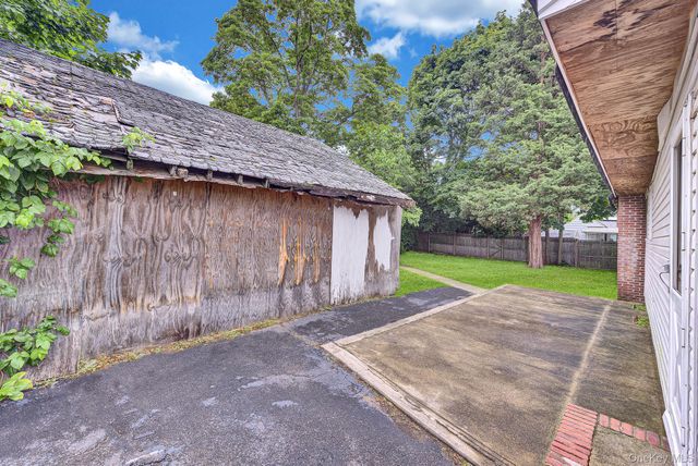 39 3rd Avenue, Westbury, NY 11590
