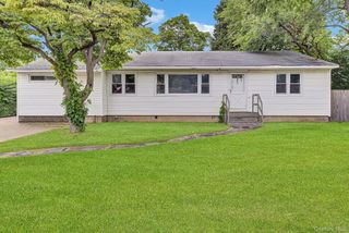 39 3rd Avenue, Westbury, NY 11590