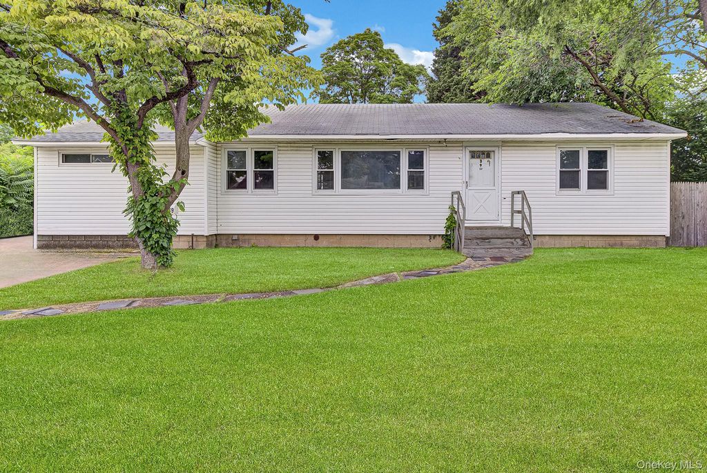 39 3rd Avenue, Westbury, NY 11590