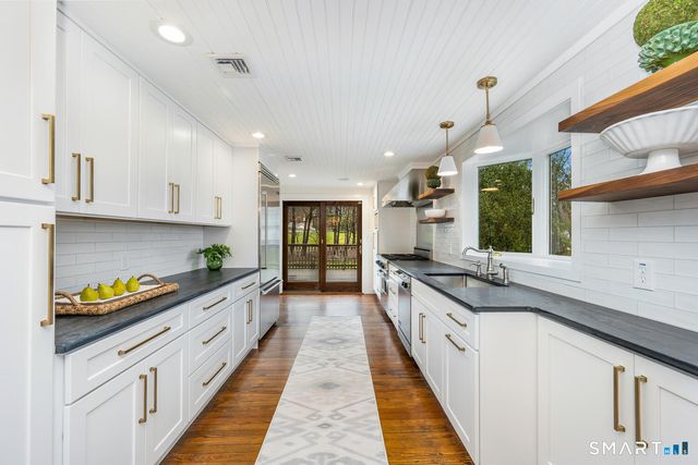 53 Hoyt Street, Darien, CT 06820