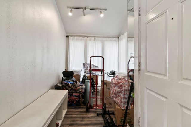 909 Bayland Avenue, Houston, TX 77009