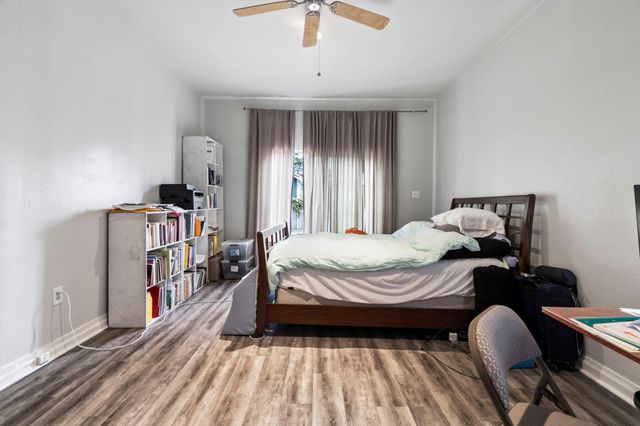 909 Bayland Avenue, Houston, TX 77009